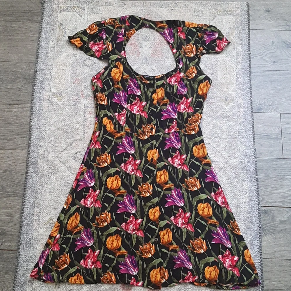 Topshop tulip 🌷 print cut out dress size 6 in ladies - Picture 2 of 13